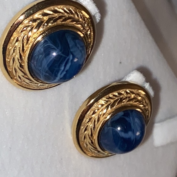 Trifari bracelet with a crown  the best of trifari - Picture 10 of 10